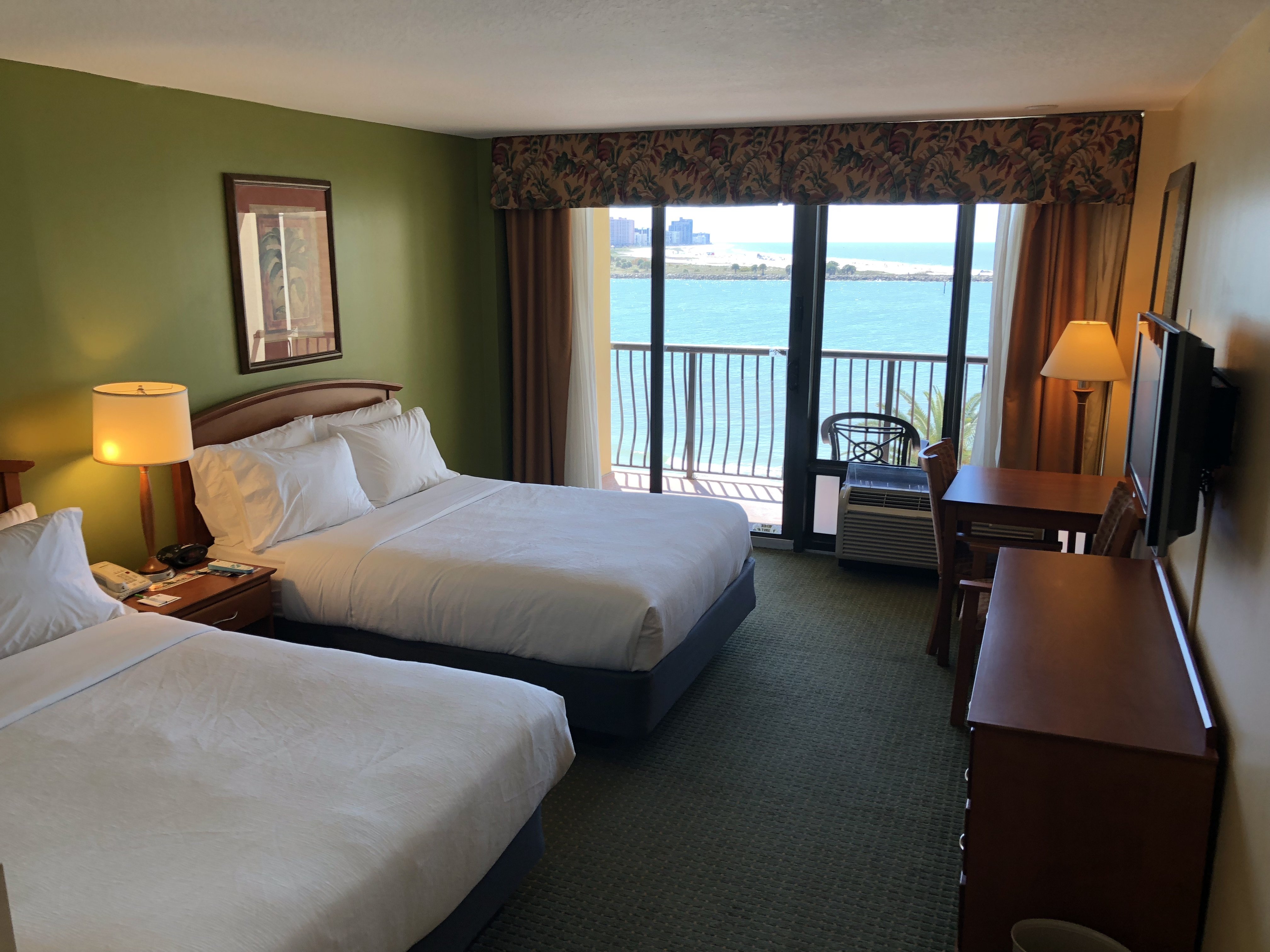 Holiday Inn Hotel and Suites Clearwater Beach 12/50