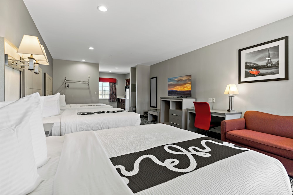 Paris Inn Suites 8/33