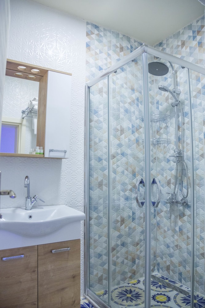 Assos Yildiz Hotel 45/48