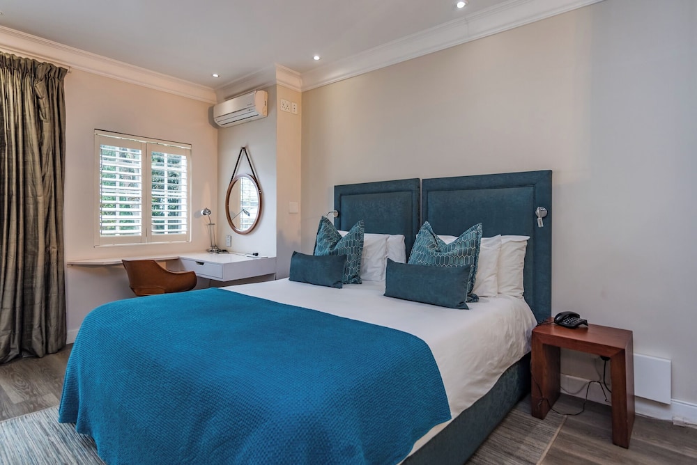 EXECUTIVE, KING BED, GARDEN VIEW