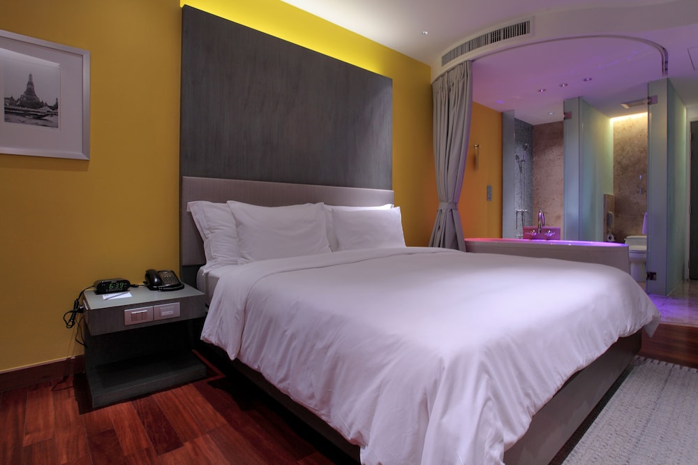Lit Bangkok Hotel 53/107