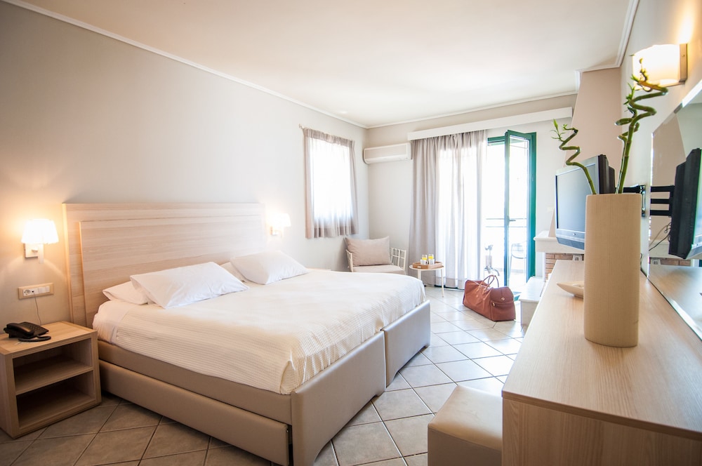 Superior, Queen Bed, Sea View