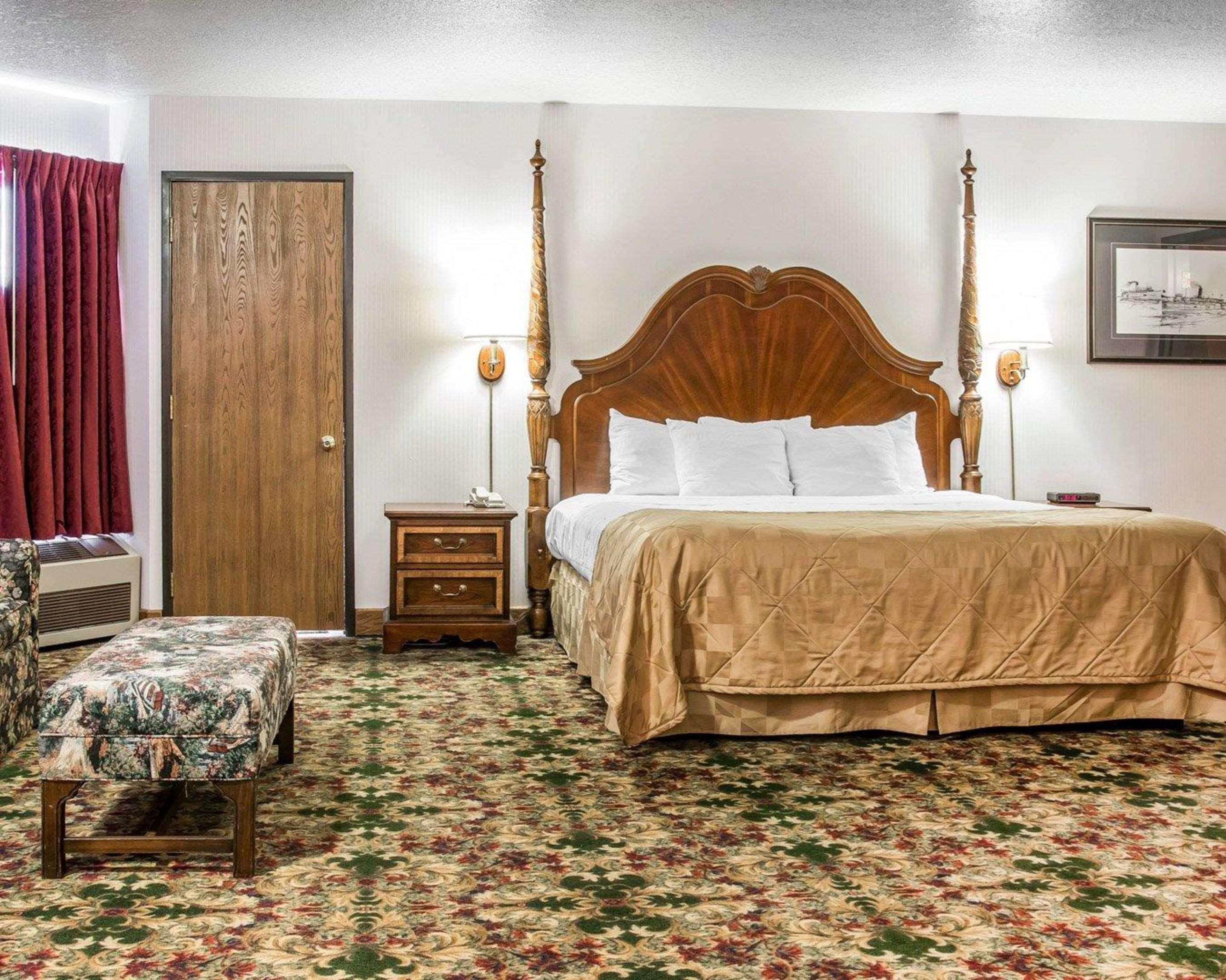 LEISURE, KING BED