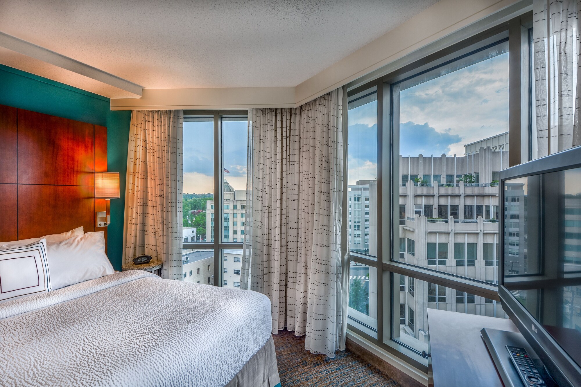 جناح بسرير كينج بغرفة نوم واحدة مع أريكة، Residence Inn by Marriott Arlington Courthouse 2/7