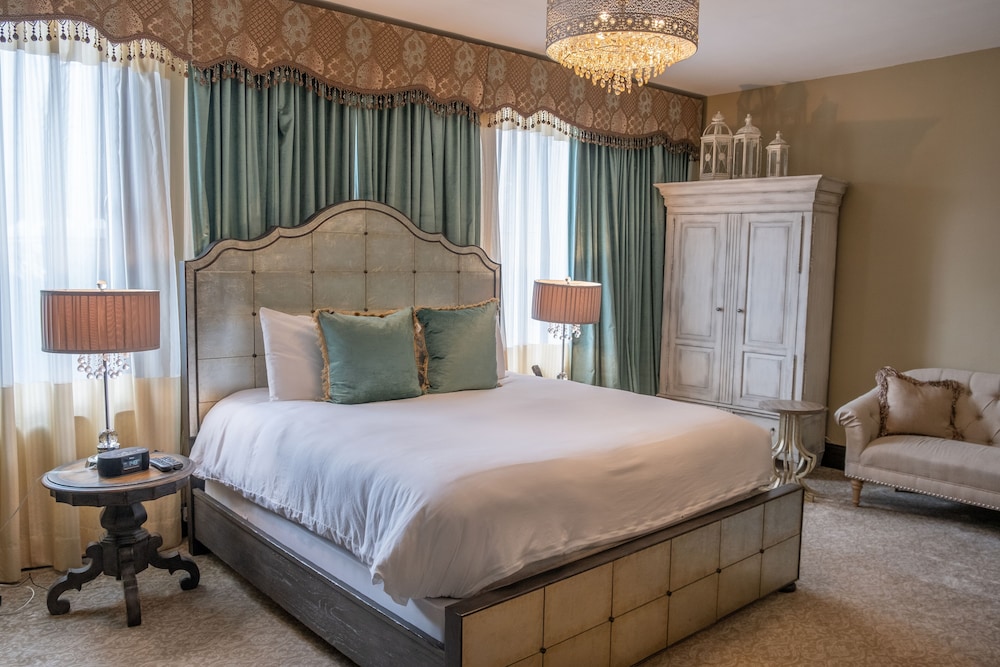 ESTATE, SUITE, KING BED