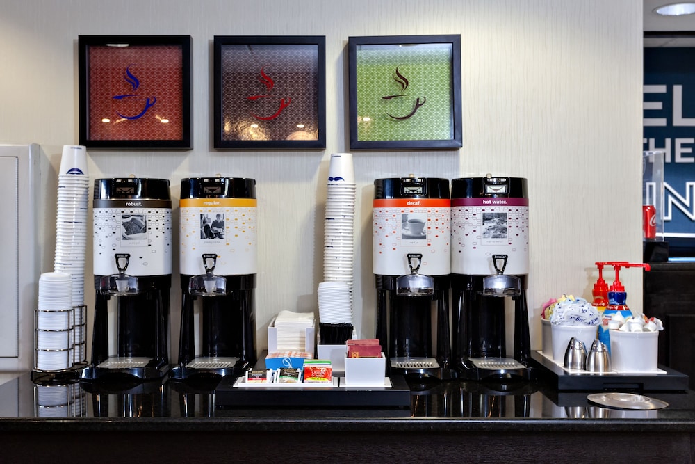 Hampton Inn Spring Hill 33/43