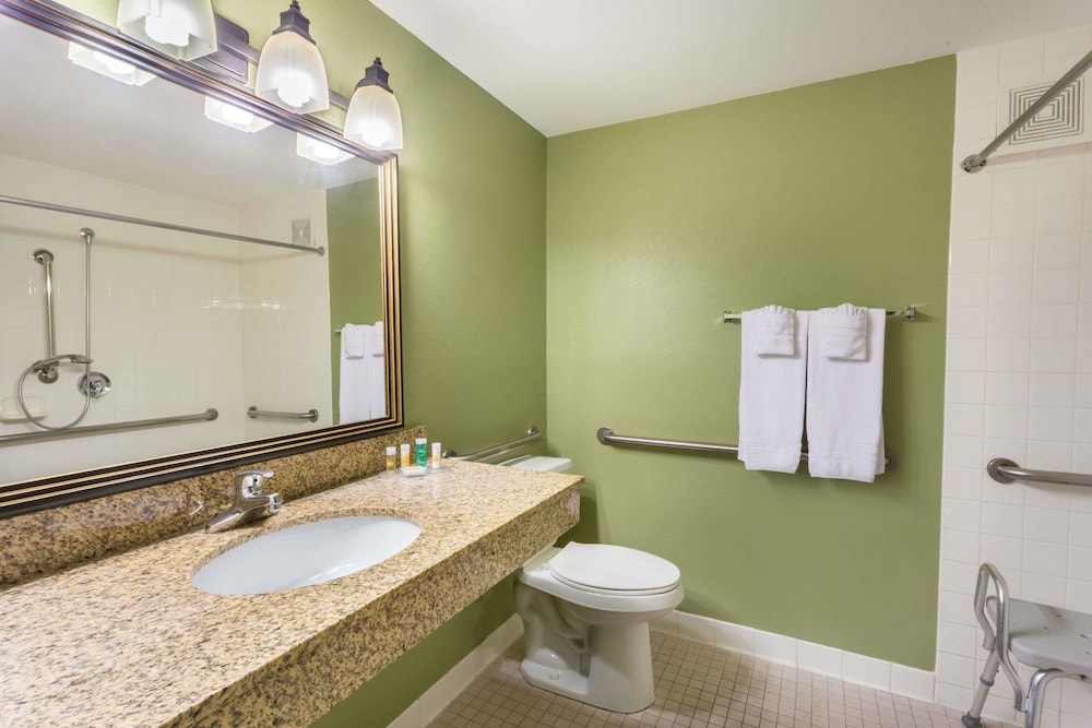 Days Inn & Suites by Wyndham Mesa Near Phoenix 13/36