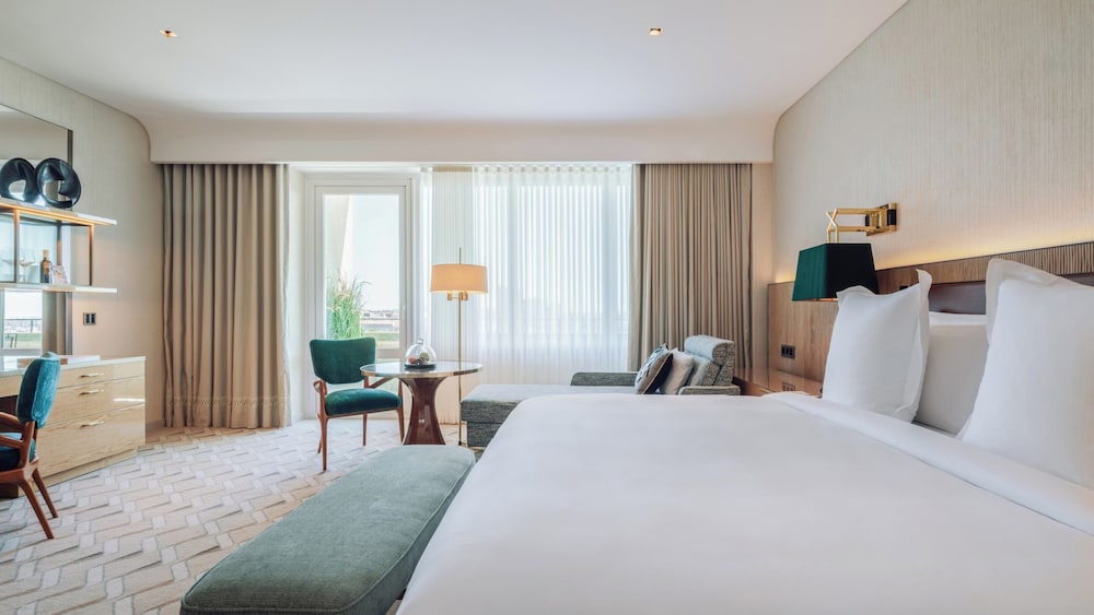 1 BEDROOM, SUITE