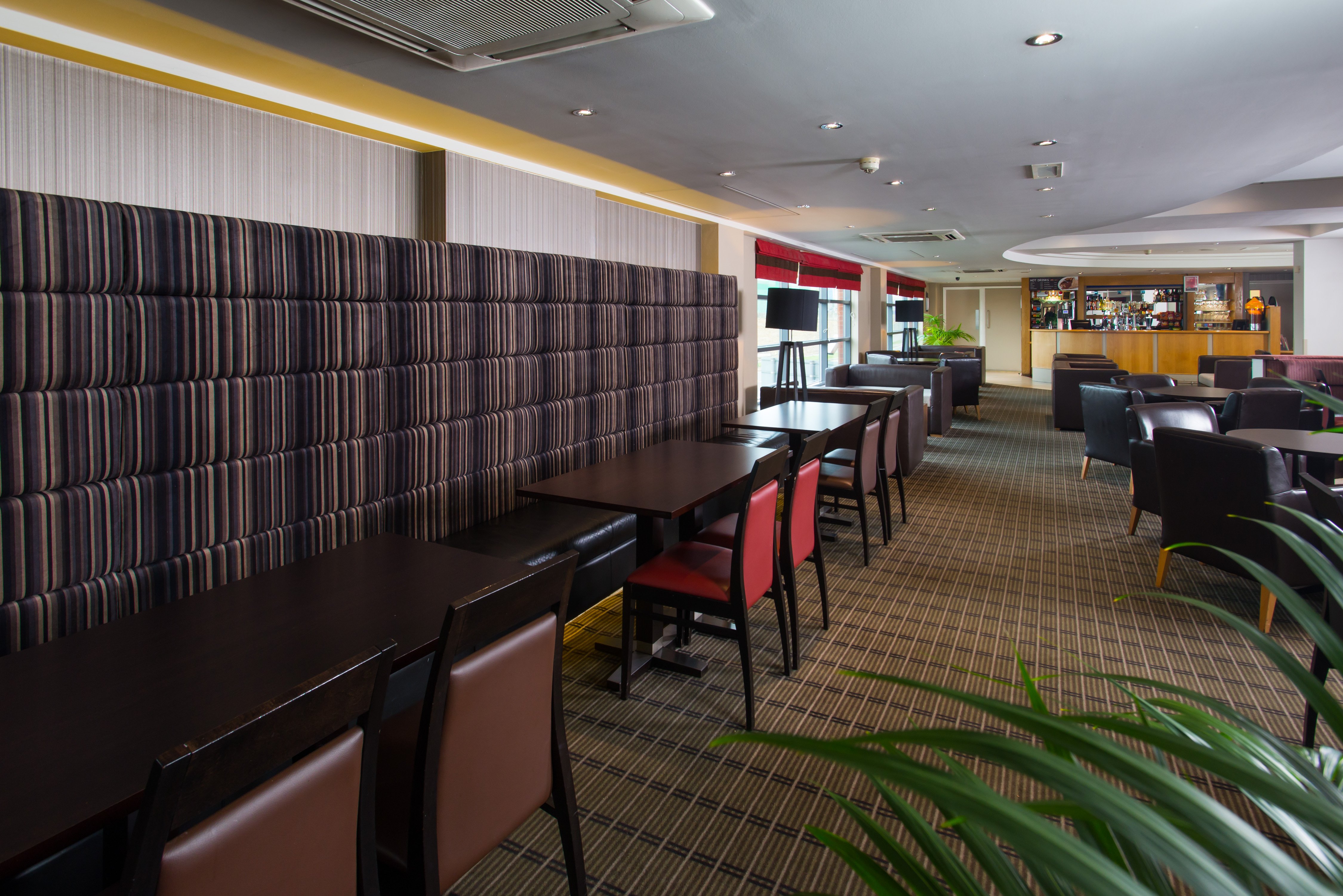 Holiday Inn Express London Luton Airport 12/17