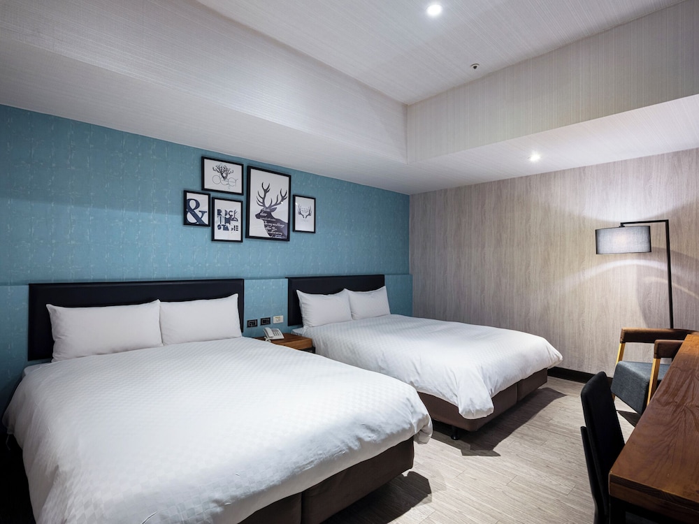 Standard, Quadruple, 2 Double Beds, No Window