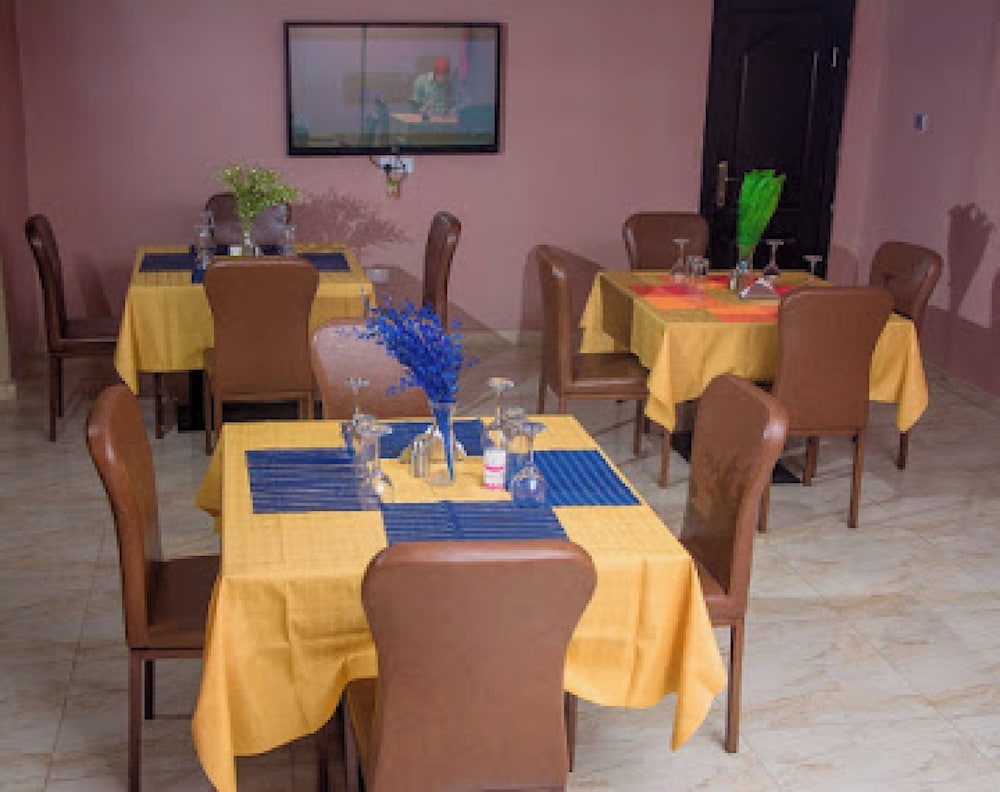 Oragon Hotel and Suites 39/46