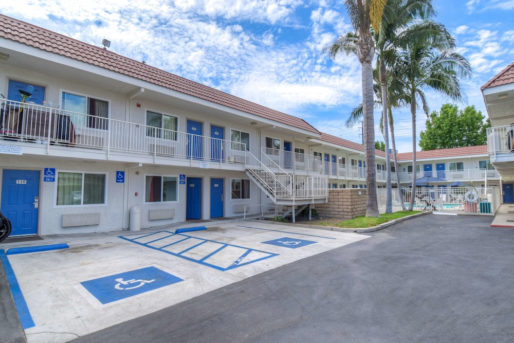 Motel6 Costa Mesa, CA 49/55