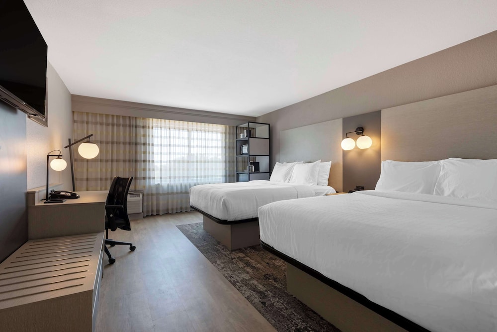STANDARD, 2 QUEEN BEDS