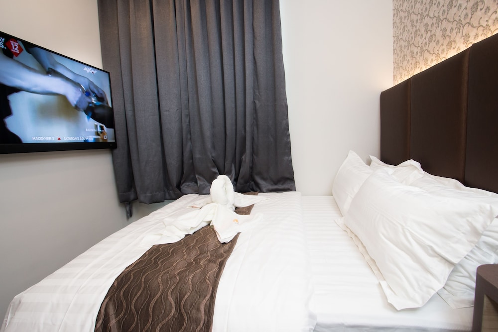 Spring Season Hotel 20/33