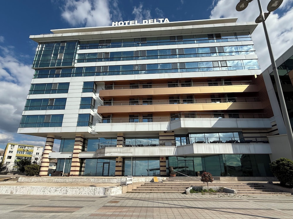 Hotel Delta 4 5/44