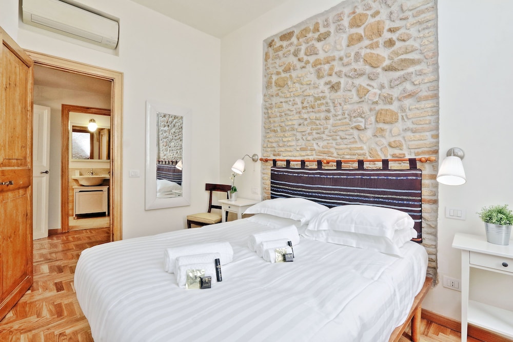 Spagna Charme - My Extra Home 2/13