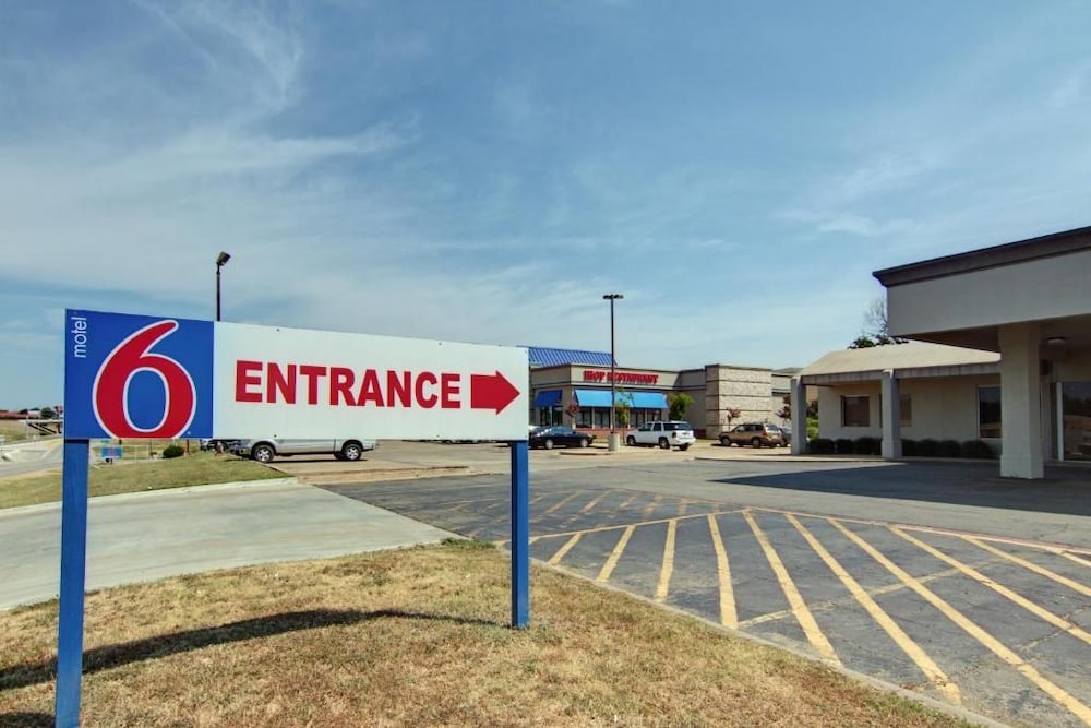 Motel6 Mount Pleasant, TX 39/46