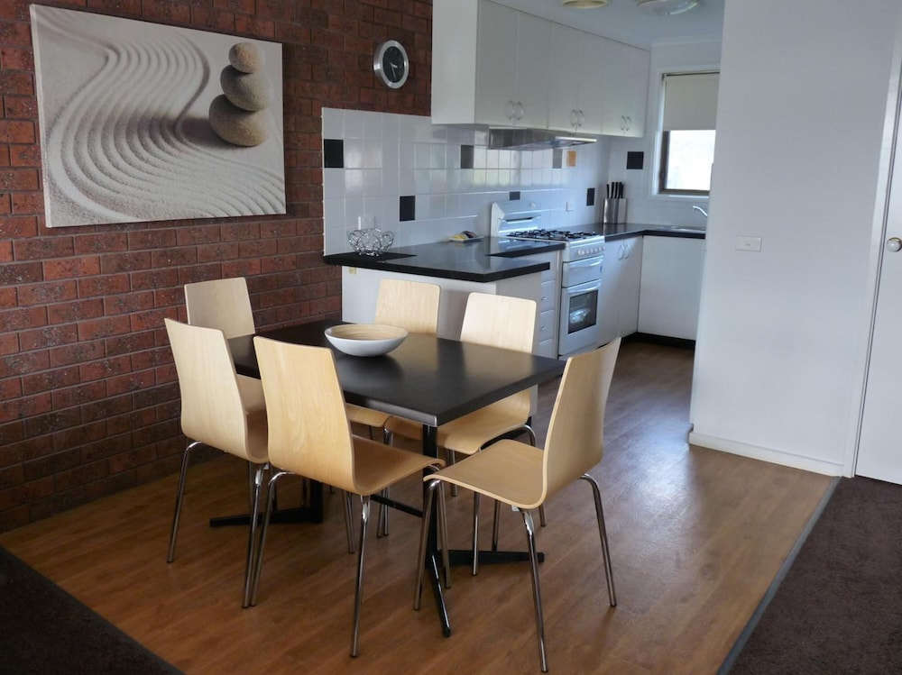 BARWON VALLEY LODGE 48/64