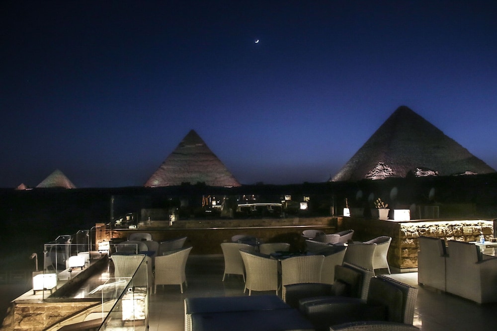Pyramids Valley 4/50