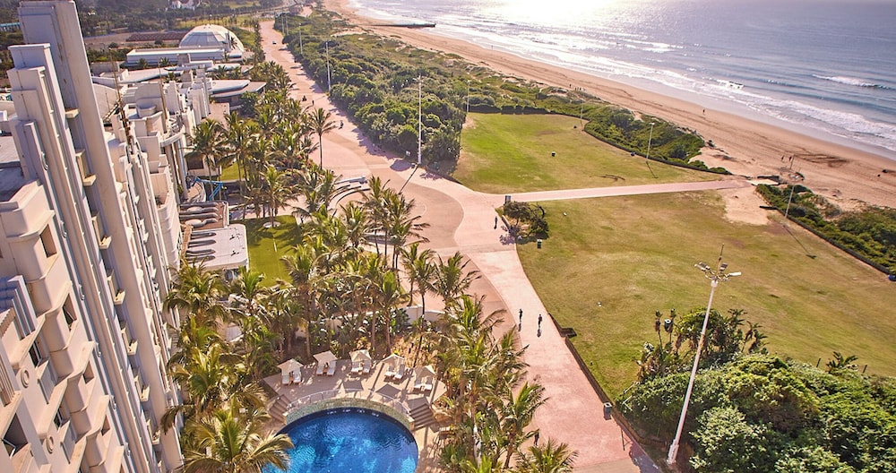 Suncoast Hotel And Towers 47/54