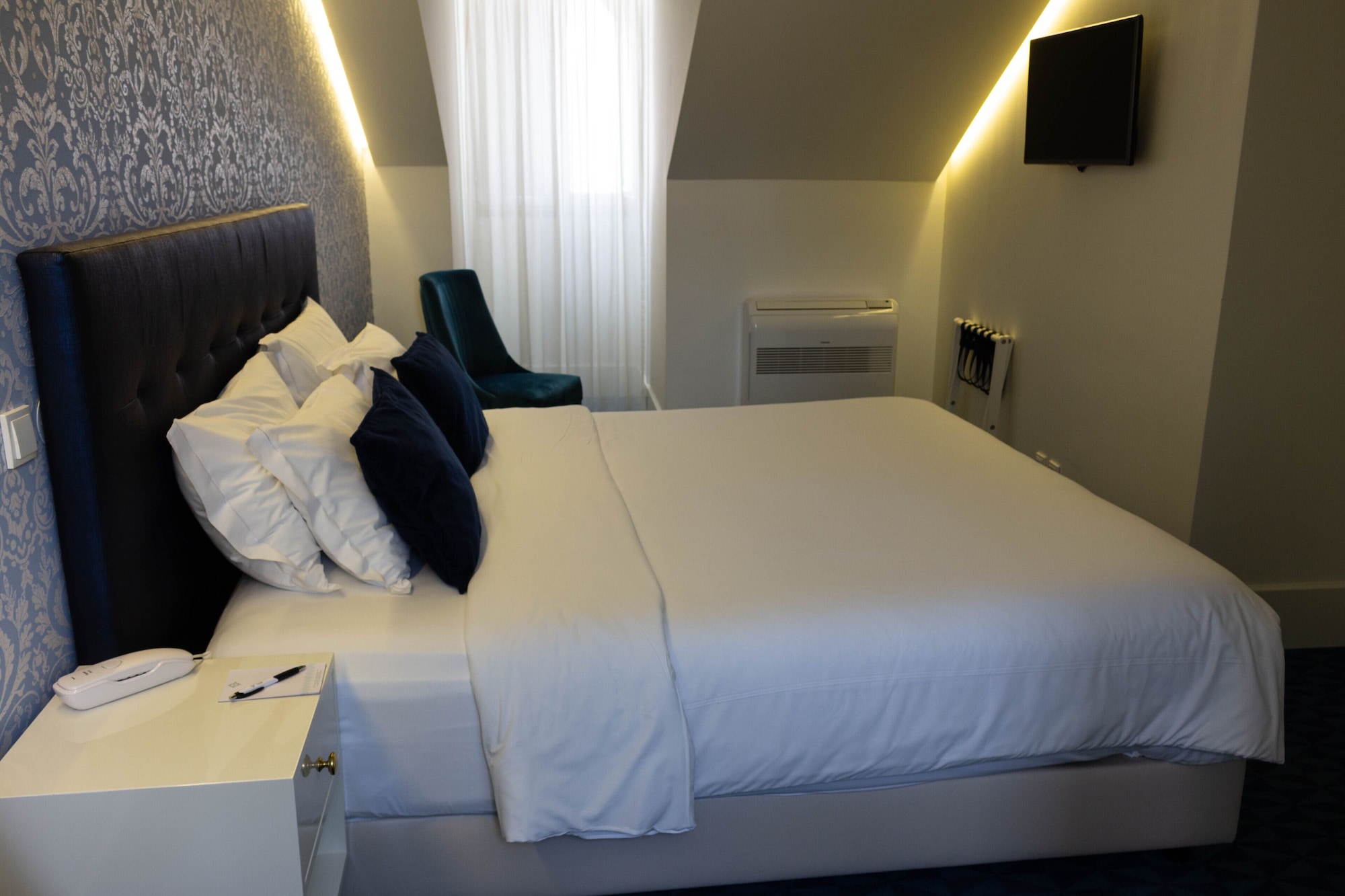 FAMILY, DOUBLE OR TWIN BED, STREET VIEW, CITY VIEW