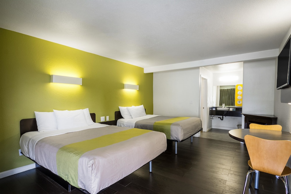 Motel 6 Monterey Downtown 22/66
