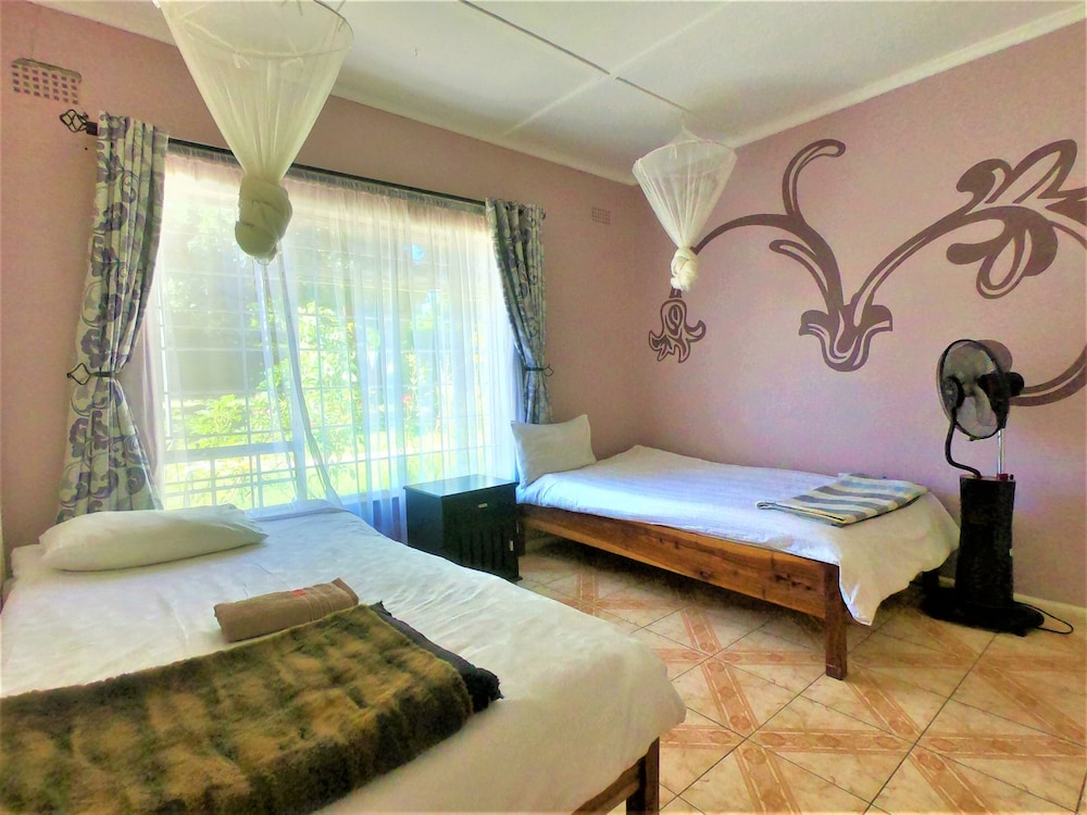 Natwange Backpackers 8/36