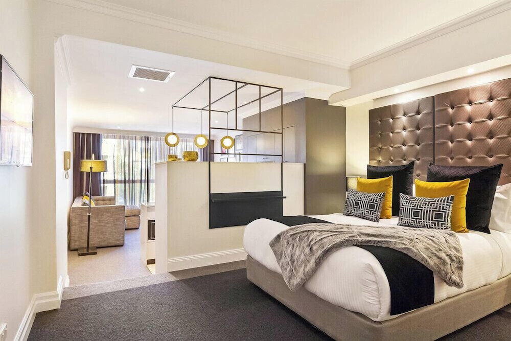 Mantra 2 Bond Street Sydney 22/62
