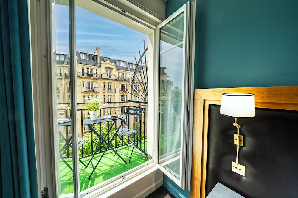 Hotel Le Cercle Tour Eiffel 50/50