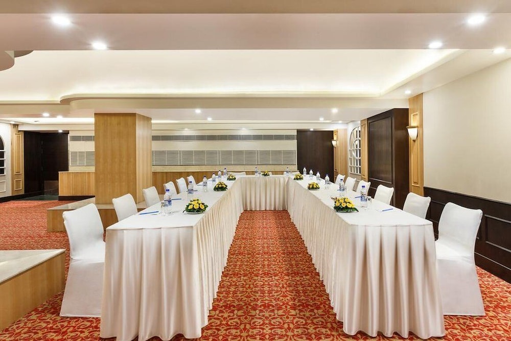 La Place Sarovar Portico Lucknow 45/55