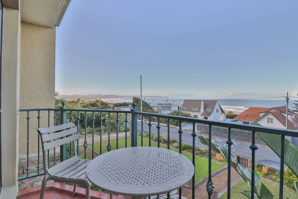 Lavender Manor Guest Lodge 24/50