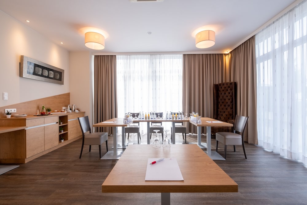 Amaro Budget Plus Hotel 35/50