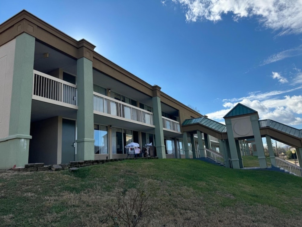 OYO Hotel Harriman near I-40 45/48