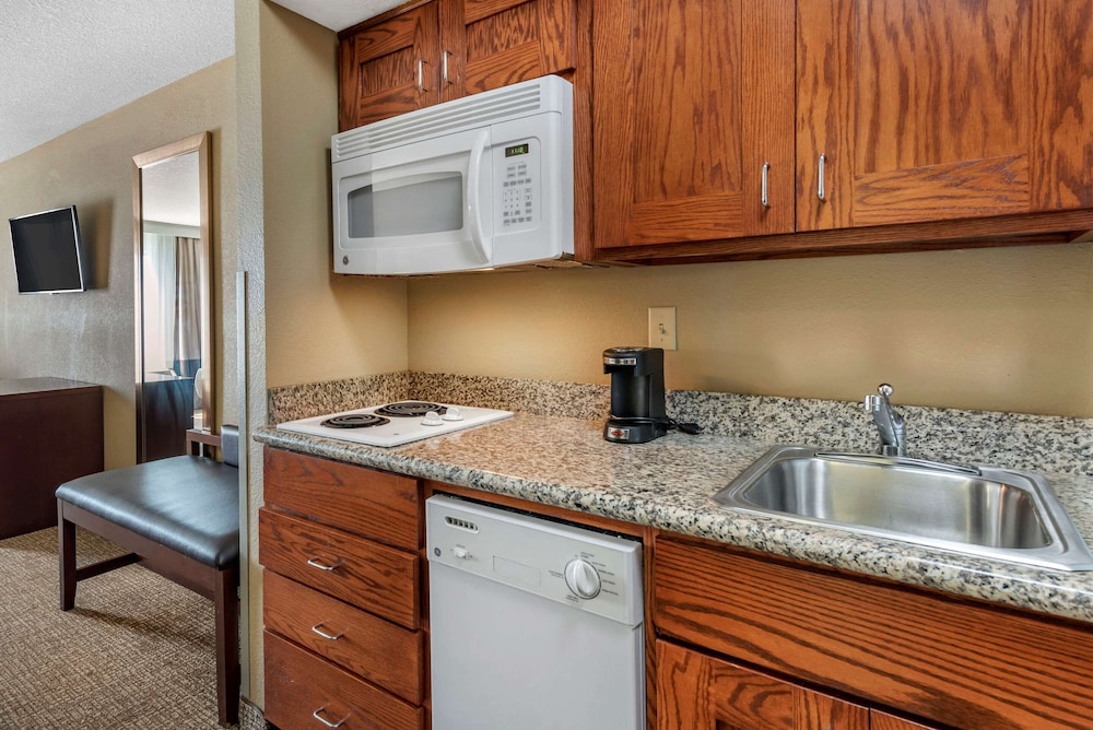 Comfort Inn & Suites Muncie Near University 21/24