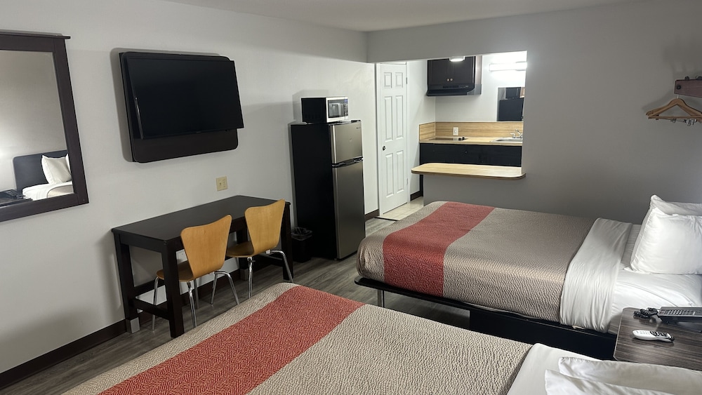 غرفة قياسية بسريرين مزدوجين، Motel6 Winnie Tx 4/5