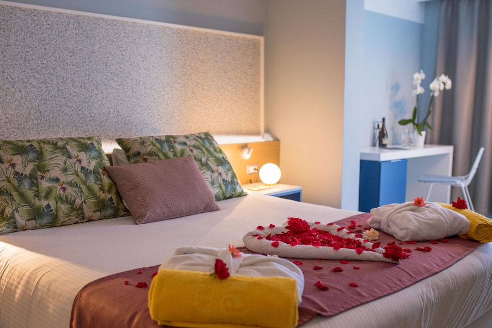 Deluxe, Double Bed, Garden or Pool View، Lindos Breeze Beach Hotel 6/10