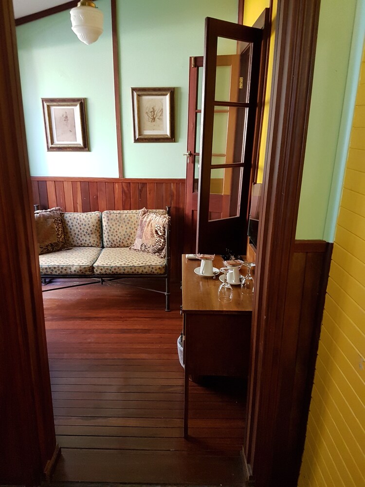 Bridgefield Guest House 31/50
