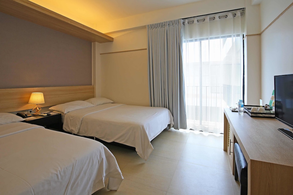 The Tides Hotel Boracay 14/50