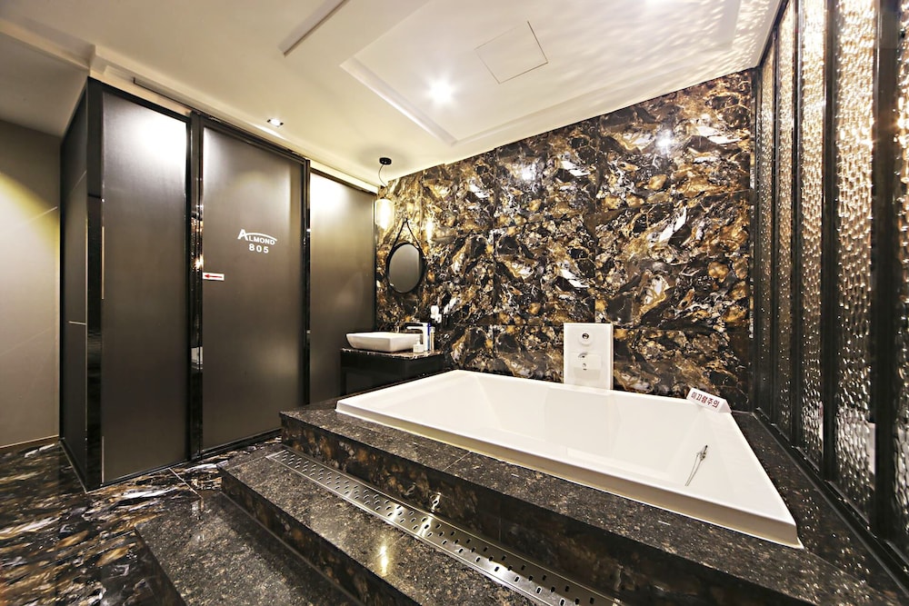Masan Almond Hotel 24/43