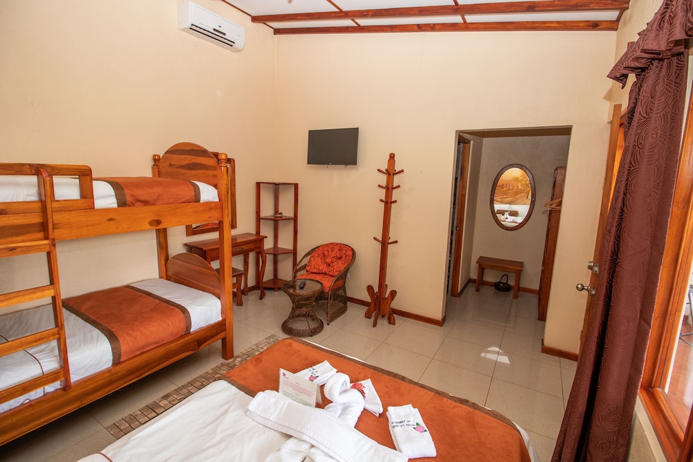 Hotel La Rosa De America 52/70