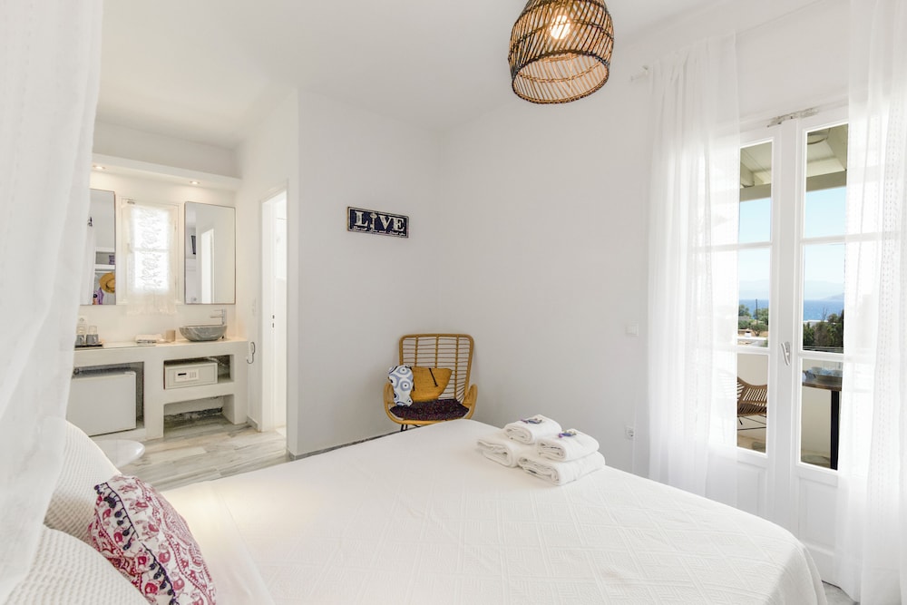 STANDARD, SEA VIEW, BALCONY