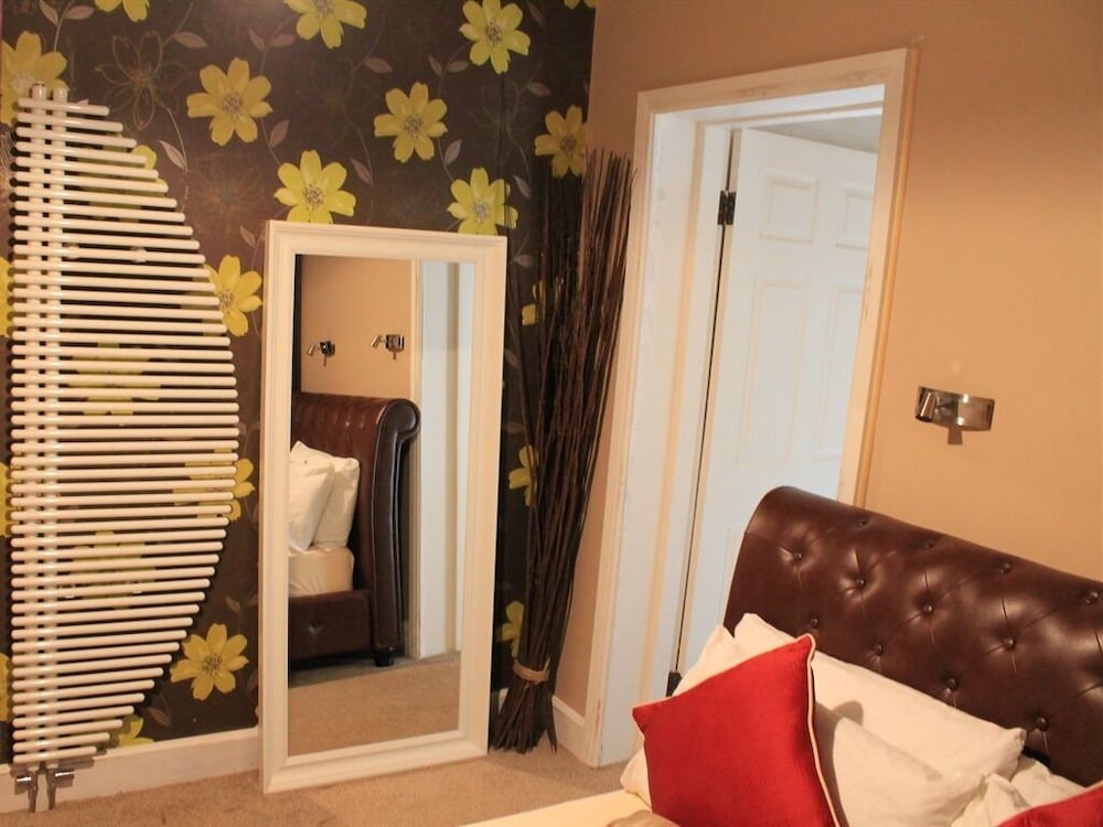 Skylark B &amp; B 5/57