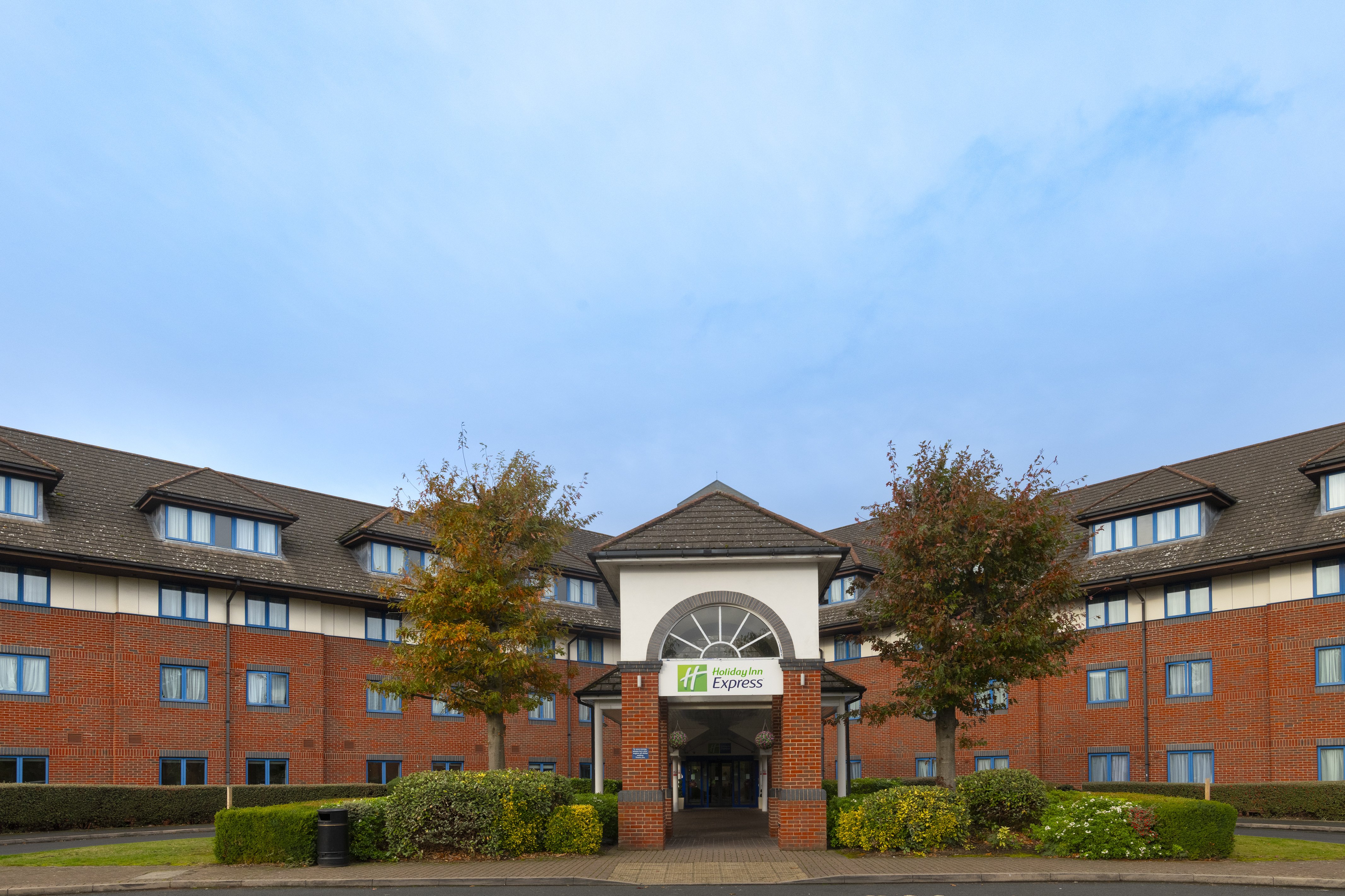 HOLIDAY INN EXPRESS BIRMINGHAM NEC 72/73