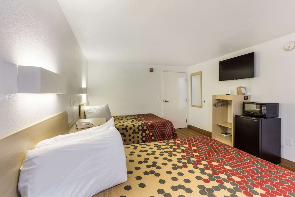 Motel6 Cross Lanes, WV–Goff Mountain Rd 9/19