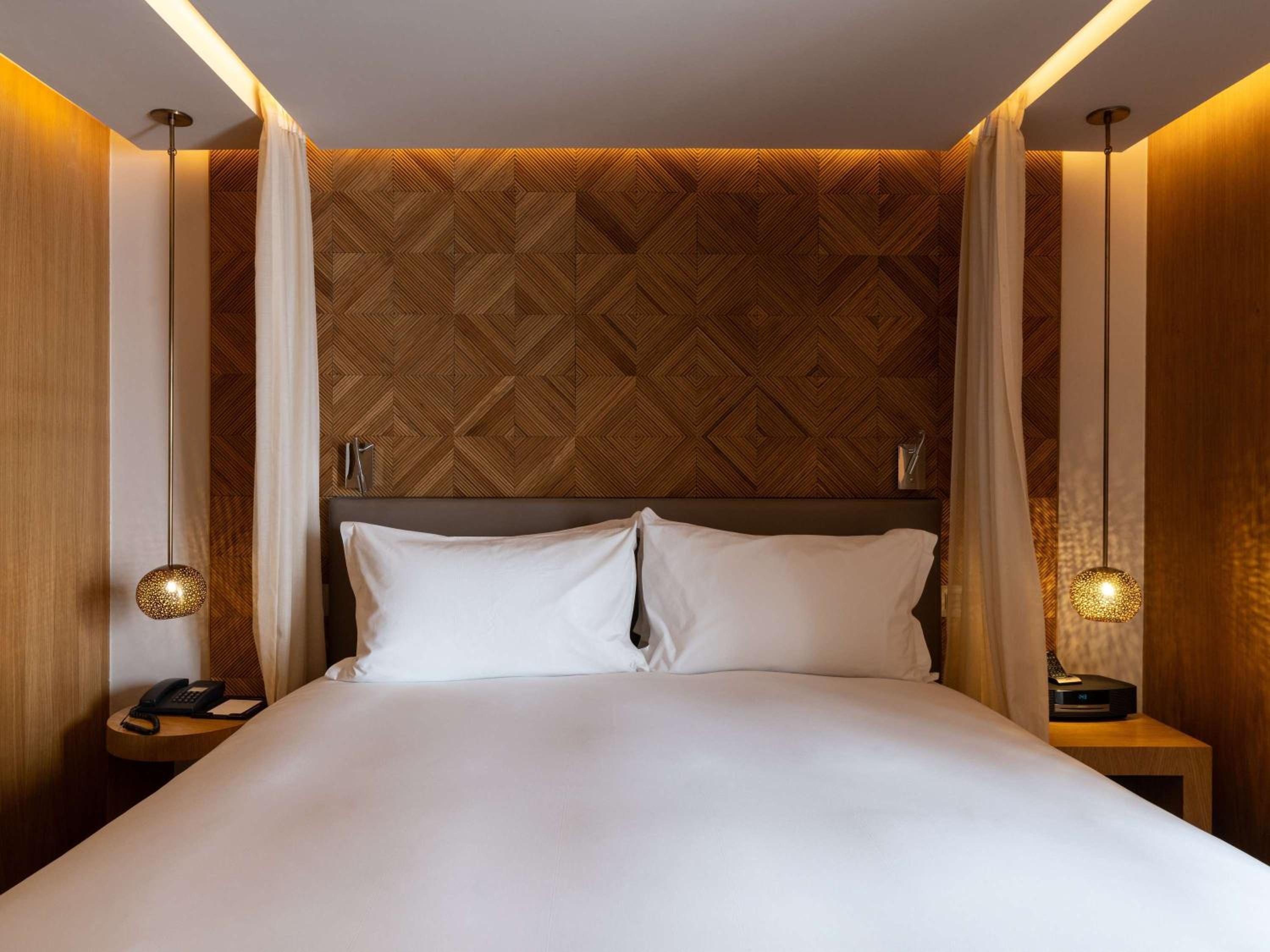 Contemporary, Junior Suite, King Bed, Balcony