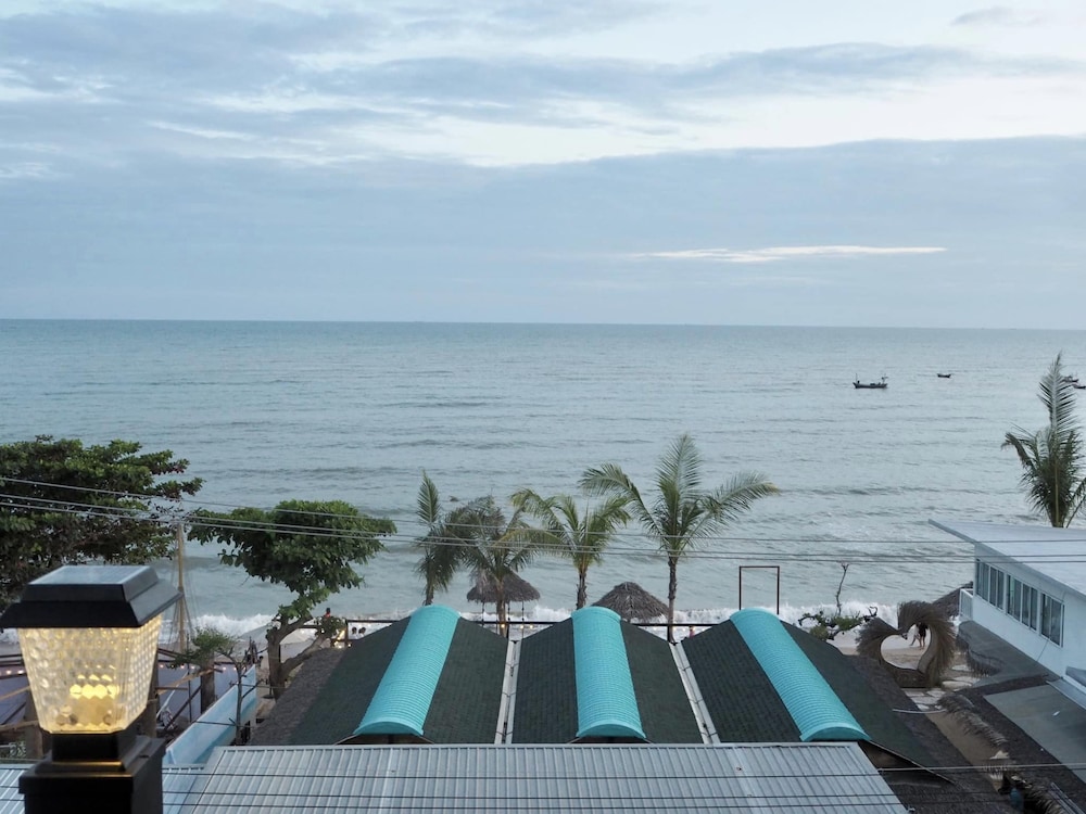 Triple O Phala Beach 24/27