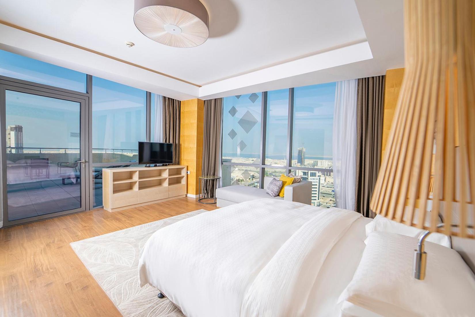 Royal, Suite, King Bed, Sea View, High Floor