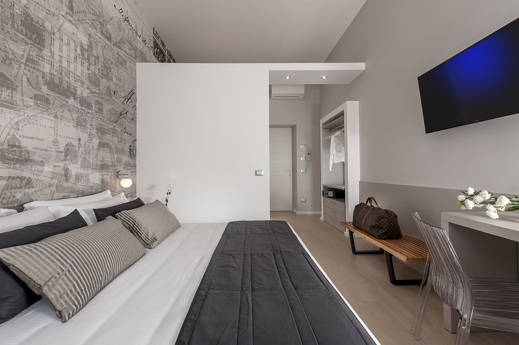 DELUXE, DOUBLE BED