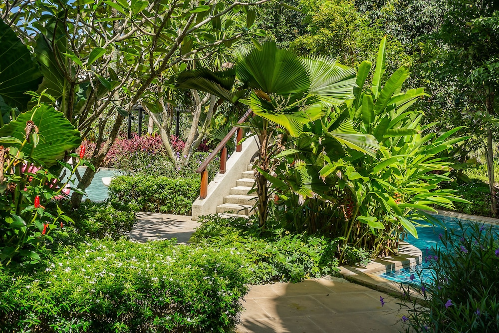 Naithonburi Beach Resort 40/43