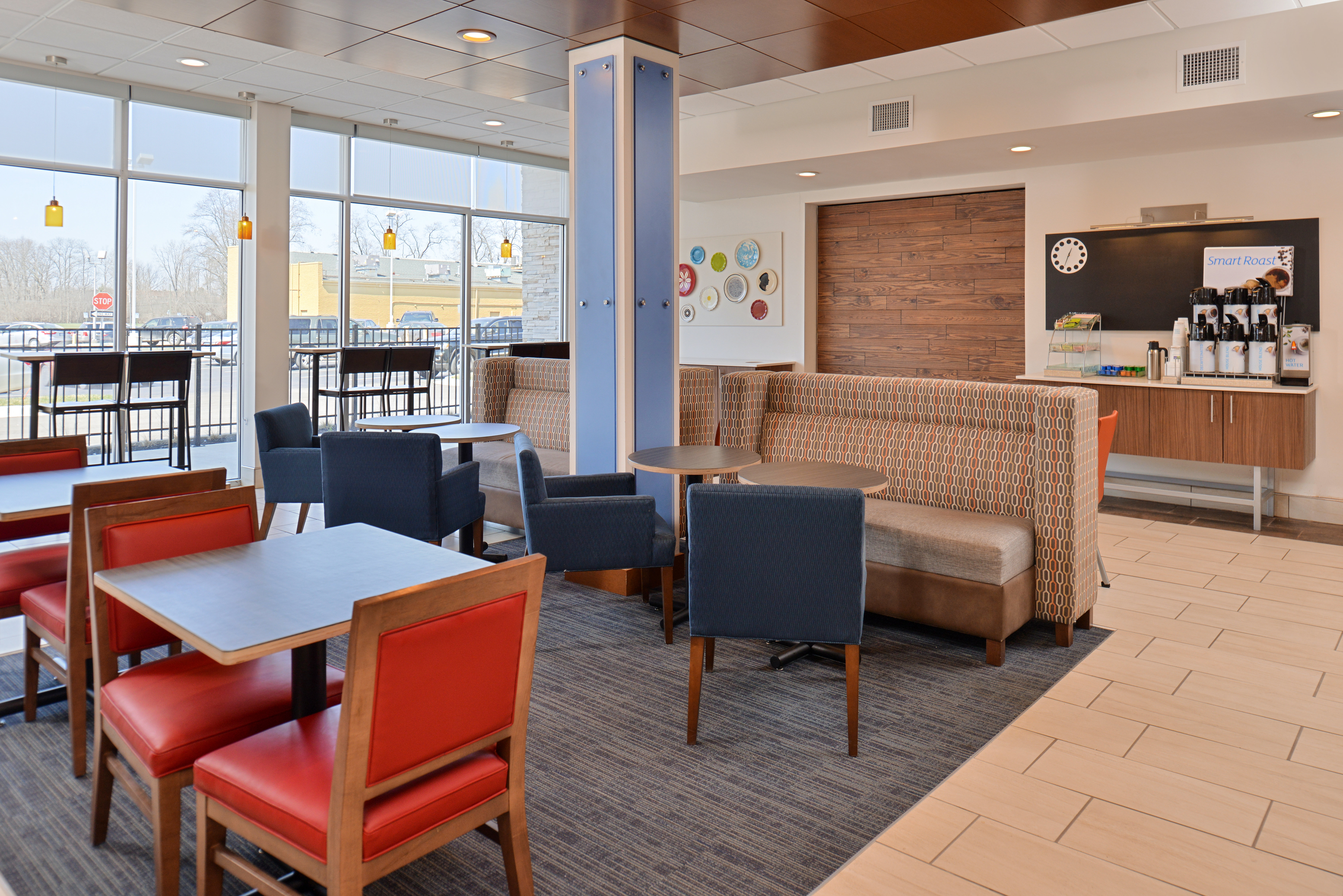 Holiday Inn Express Suites Farmington Hills Detroit 34/54
